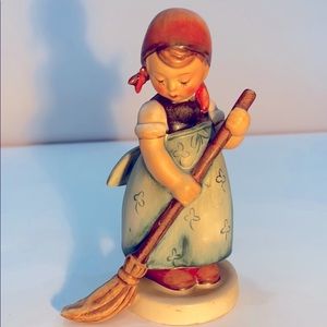Porcelain figurine by Hummel